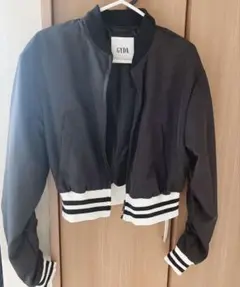 GYDA クロップドジャケット 黒