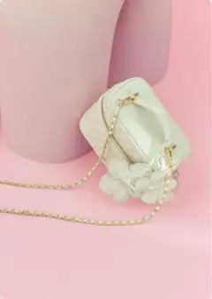 ホワイトキルティングバニティバッグ