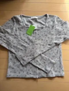 Cleopatric グレー 花柄 長袖トップス