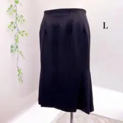 ナラカミーチェ　L 良品　黒　タイト　きれいめ　裾が少し広がるデザインスカート