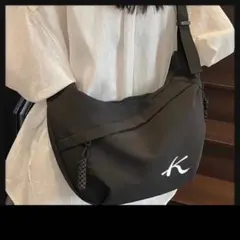 【ブラック】Kロゴ ショルダーバッグ サコッシュ ボディバッグ 斜めがけもOK❤️