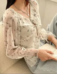 【SHEIN】DAZY フラワープリント フリル　花柄　 ブラウス