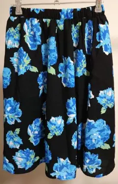 CECIL McBEE ブラック青花柄 膝丈フレアスカート Mサイズです。のサムネイル