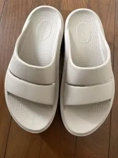 OOFOS OOmega Chukka 厚底 リカバリー スニーカー 25 白 - メルカリ