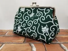マチ10cm がま口ポーチ　猫唐草(緑)　コスメポーチ