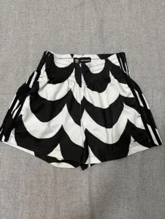 marimekko adidas ショートパンツ