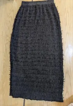 フリル付き黒タイトスカート