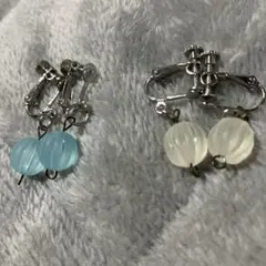 キャンディーイヤリング　2個セット 空色とガラス色