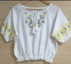 SPINNS 刺繍入りホワイト半袖ブラウス フリーサイズ　チロリアン風のサムネイル