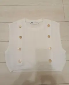 ZARA　ニットベスト　ゴールドボタン　ホワイト