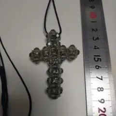 ハンドメイド スワロフスキー　十字架ネックレス　グレー