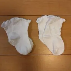 美品！フリル付きホワイトベビー靴下 9-14cm　2足セット