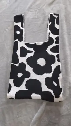 新品　ニットバッグ　花柄　白　黒　エコバッグ　サブバッグ