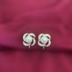 パール×スワロフスキー 花モチーフ イヤリング ゴールド 上品 フラワー