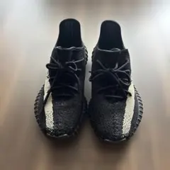 adidas YEEZY BOOST 350 V2のサムネイル