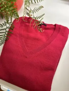 ユニクロ　Mサイズ　ピンクVネックカシミヤ100セーター