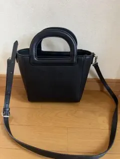 GU ショルダーバッグ　ブラック