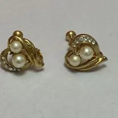 ハンドメイド　人工真珠とクリスタルのハート型イヤリング
