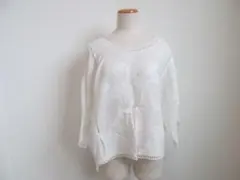 刺繍入りホワイトルーズフィットシャツ