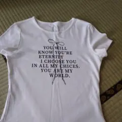 ボウタイレタープリント　半袖カジュアルTシャツ