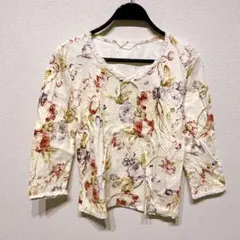 (美品)インゲボルグ INGEBORG 首周りと袖口 レース付き花柄カットソー