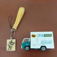ヤマト運輸 ハイブリッドトラックミニカーとストラップ