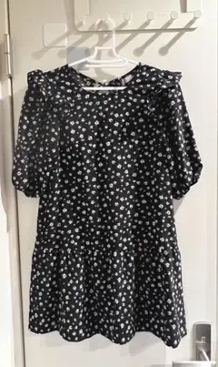 H&M パフスリーブ花柄ひざ丈シフォンワンピース　上品肩フリル