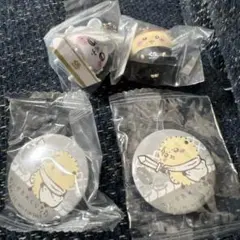 ちいかわ　ストラップ、バッチ　モモンガ