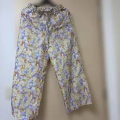 花柄カジュアルパンツ Mサイズのサムネイル