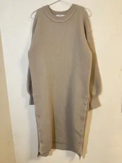 ぐ*ん様 UN3D. アンスリード　ニットワンピース オフショル　肩開き　スリッ