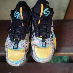 バスケットボールシューズ イエロー ブラック ブルー
