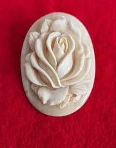 ヴィンテージブローチ 水牛 薔薇 カメオ 立体彫刻 大振り ローズモチーフ E9