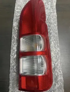 トヨタ　ハイエース　200系　純正　テールランプ　右側
