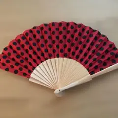フラメンコ 扇子 赤と黒の水玉模様　壁飾り