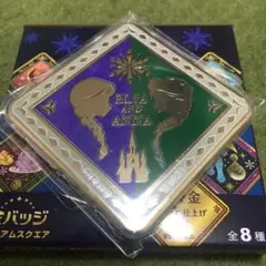 ④レリーフ アナと雪の女王 プレミアムスクエア缶バッジ 金バッジ