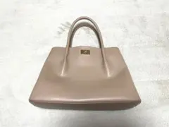 メタルポイントシンプリートートバッグ　ベージュ　any SiS ハンドバッグ