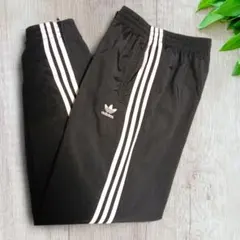 【大人気】アディダス adidasトレフォイル刺繍トラックジョガーパンツ 黒 L