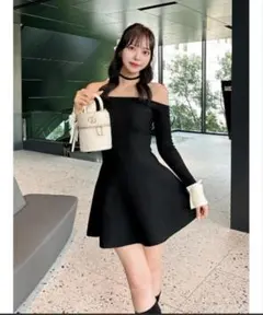オフショルダー ブラックニットワンピース
