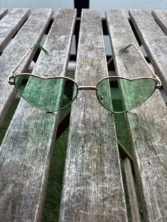 ハート型グリーンレンズサングラス