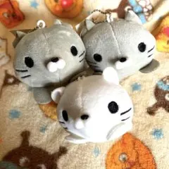 かわいい　子供　グレー　白　手のり　丸い　ネコ　ぬいぐるみ　キーホルダー　セット