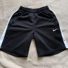 Nike 黒 ハーフパンツ サイドストライプ　130