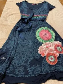 未使用Desigual膝丈総柄 刺繍 ビーズ ワンピース ネイビー