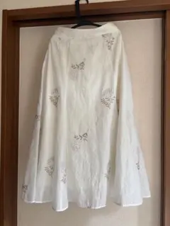 プロポーション　花柄刺繍フレアスカート ホワイトのサムネイル