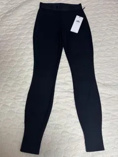 新品【ALO　YOGA】ハイウエスト レギンス　アロヨガのサムネイル