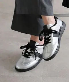 シルバー ブラック 綺麗めスニーカー低反発