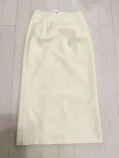 淡い黄色 タイトスカート