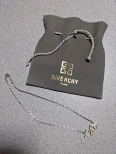 GIVENCHYネックレス