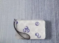 コーチ コーナー ジップ リストレット ブルーベリー プリント