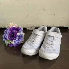 瞬足　スニーカー　白　21.5