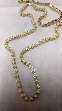金色の小さなパール風付きチェーンネックレス
